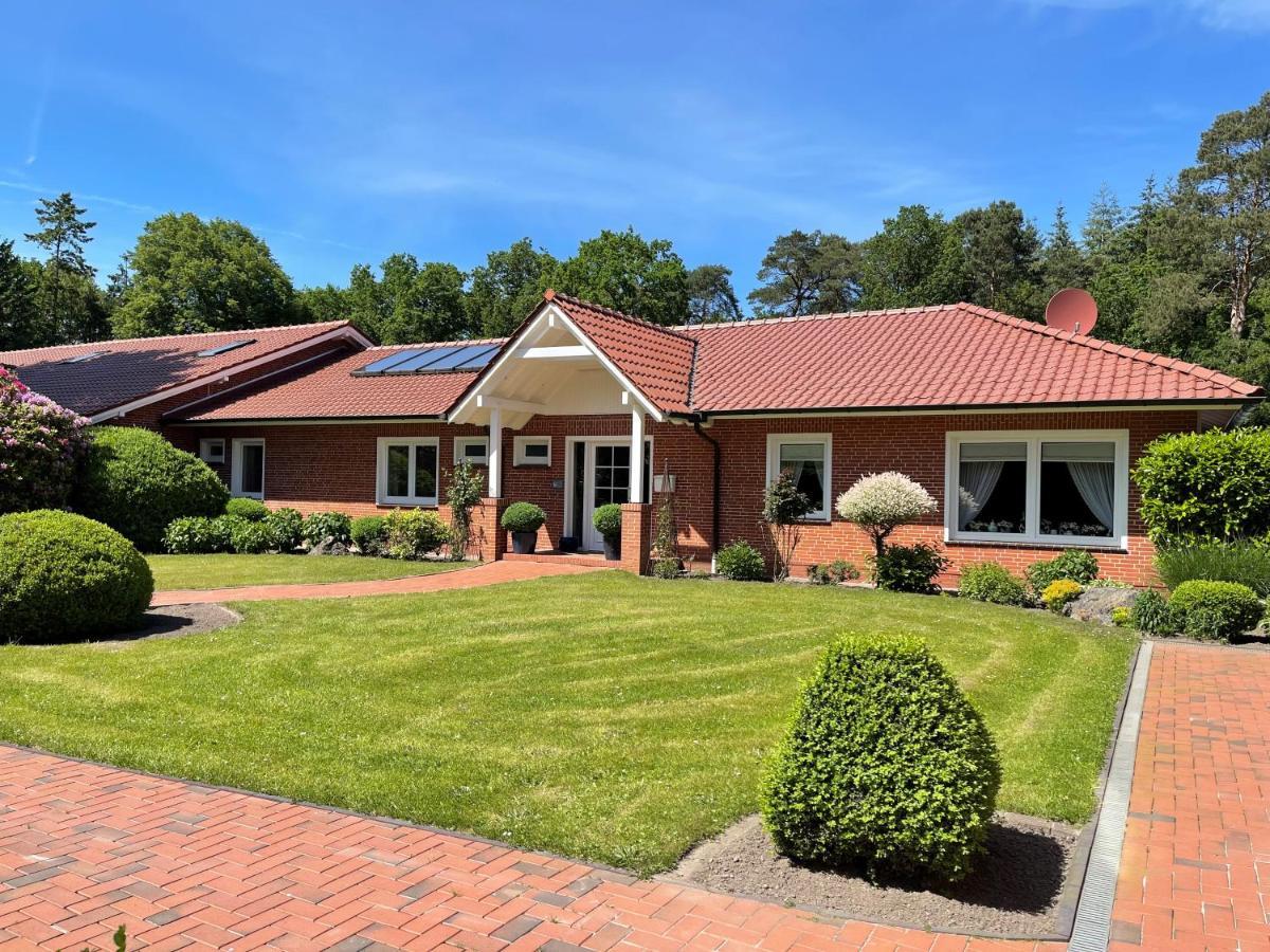 Landhaus am Wald mit Garten mit 1 Schlafnische und 1 Schlafzimmer Aurich  Exterior foto