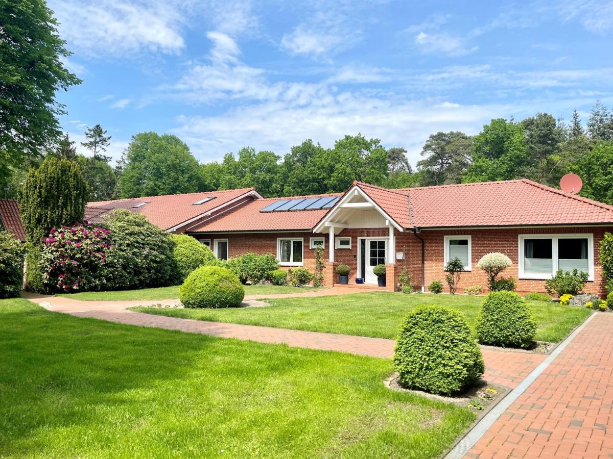 Landhaus am Wald mit Garten mit 1 Schlafnische und 1 Schlafzimmer Aurich  Exterior foto