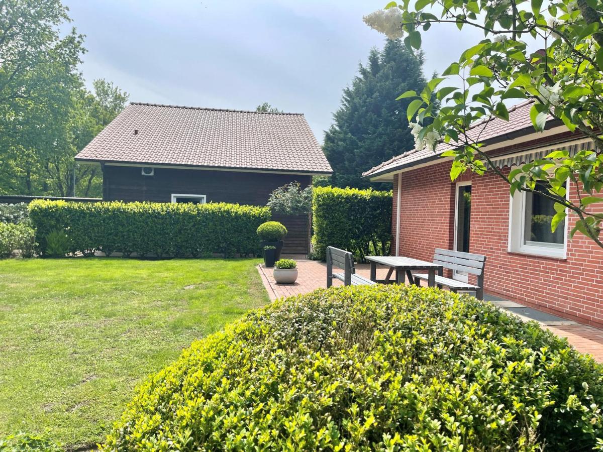 Landhaus am Wald mit Garten mit 1 Schlafnische und 1 Schlafzimmer Aurich  Exterior foto